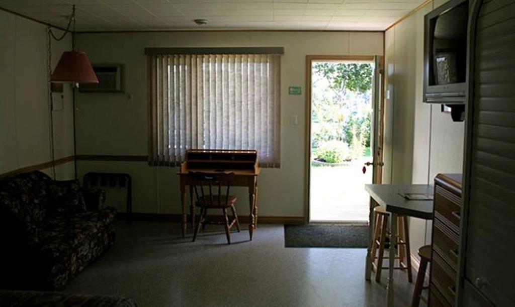 Lanes Riverhouse Inn & Cottages Montague Экстерьер фото