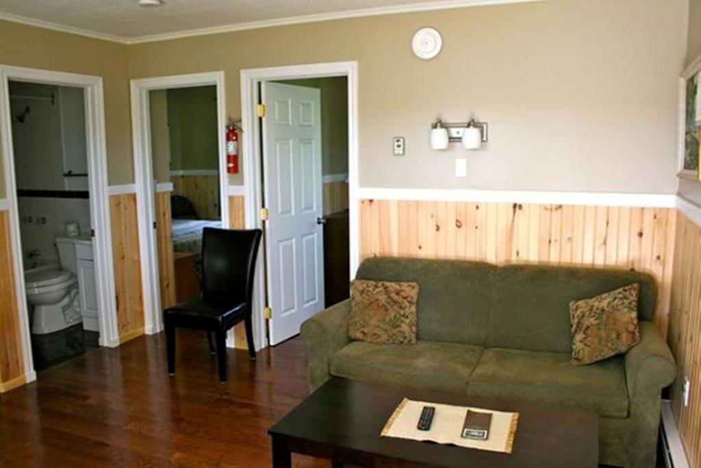 Lanes Riverhouse Inn & Cottages Montague Номер фото